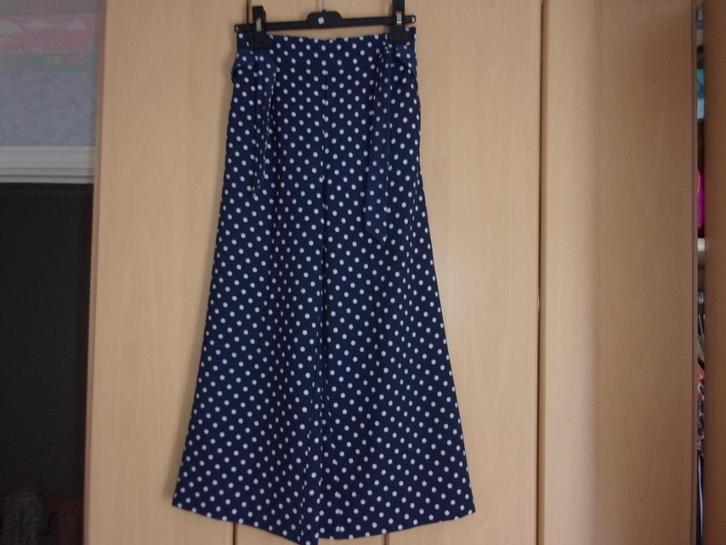 Heel mooie meisjes broek. (WIDE LEGS) Maat 134 (NIEUWSTAAT), Kinderen en Baby's, Kinderkleding | Maat 134, Nieuw, Meisje, Broek