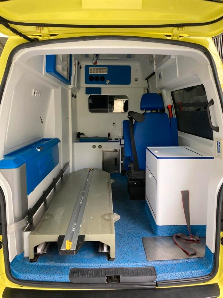 Volkswagen Transporter T6 Ambulance (bj 2017), Auto's, Bestelwagens en Lichte vracht, Bedrijf, Te koop, Volkswagen, Diesel, Euro 5
