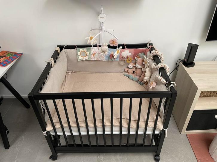 Baby park zwart met wieltjes, Kinderen en Baby's, Babyparken, Zo goed als nieuw, Wieltjes, Ophalen