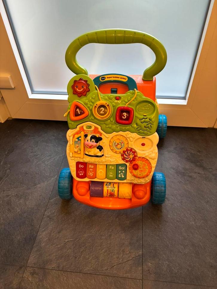 Trotteur Parlant 2 en 1 de VTech tres bon état fonctionne, Enfants & Bébés, Jouets | Vtech, Comme neuf, Enlèvement