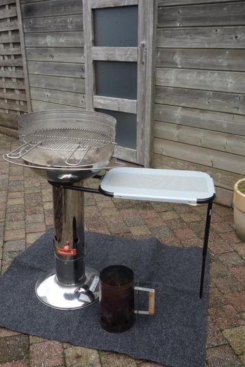set barbecue + bijpassend tafeltje + BBQtapijt + BBQ-starter beschikbaar voor biedingen
