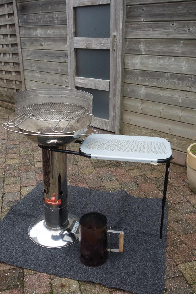 set barbecue + bijpassend tafeltje + BBQtapijt + BBQ-starter, Tuin en Terras, Houtskoolbarbecues, Met accessoires, Ophalen