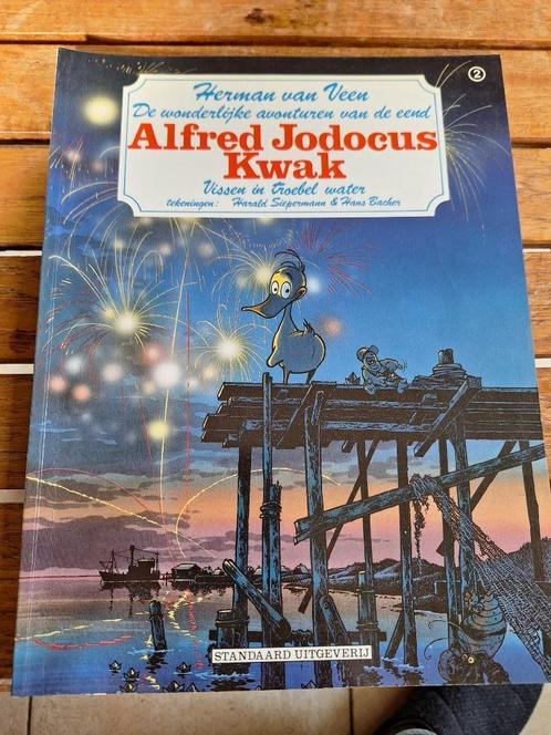 Strip Alfred Jodocus Kwak – “Vissen in troebel Water”., Boeken, Stripverhalen, Zo goed als nieuw, Eén stripboek, Ophalen of Verzenden