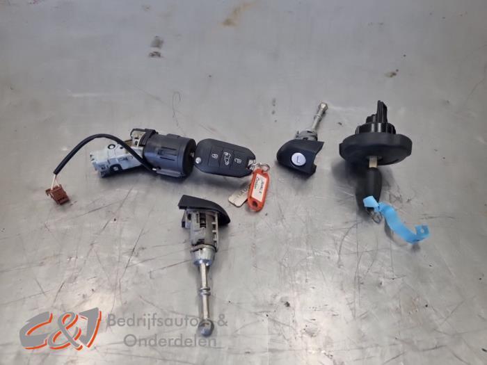 Slotenset van een Peugeot Partner, Auto-onderdelen, Carrosserie, Peugeot, Gebruikt, 3 maanden garantie, Ophalen of Verzenden