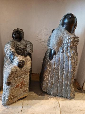 Colleen Madamombe - deux statues en serpentine beschikbaar voor biedingen