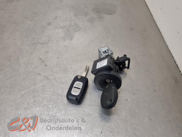 Serrure de contact + clé d'un Renault Master, Autos : Pièces & Accessoires, Autres pièces automobiles, Renault, Utilisé, 3 mois de garantie