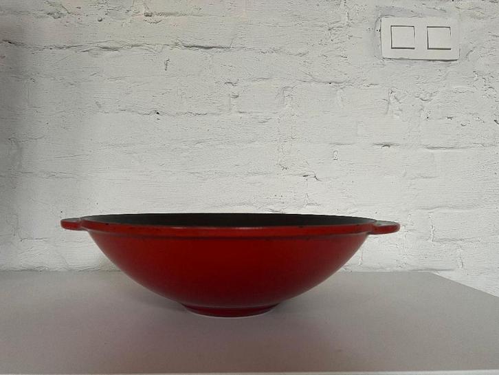 Grote gietijzeren wok / sauteuse 34 cm – rood –, Maison & Meubles, Cuisine | Casseroles & Poêles, Comme neuf, Wok, Fonte, Enlèvement