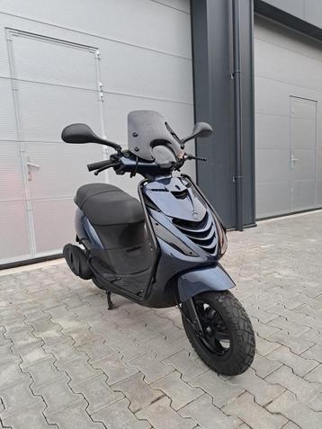 Piaggio Zip 4T Scooter Midnight Blauw FULL OPTION  (B-klasse beschikbaar voor biedingen