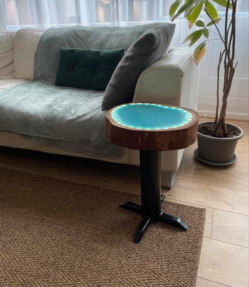 Table d’appoint bois et epoxy, Huis en Inrichting, Tafels | Bijzettafels, Nieuw, Hout, Ophalen