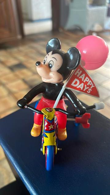 Vintage speelgoed Mickey Mouse op fiets beschikbaar voor biedingen
