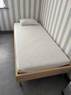 Eenpersoons bed met matras, Huis en Inrichting, Ophalen, Zo goed als nieuw, Eenpersoons