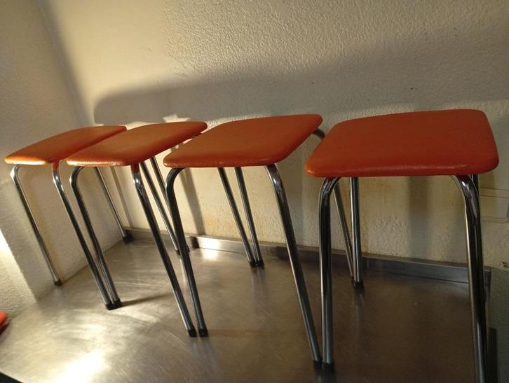Set van 4 vintage krukken uit de jaren 70 Pop culture, Antiek en Kunst, Antiek | Meubels | Stoelen en Sofa's, Ophalen