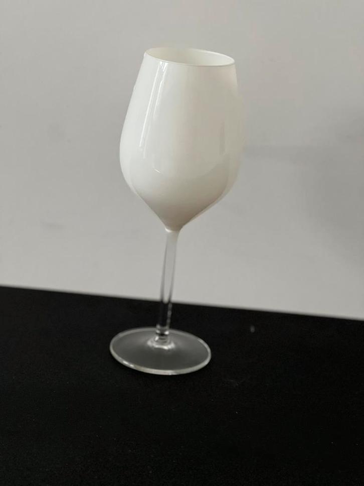 Stijlvolle melkglas wijnglazen, Huis en Inrichting, Woonaccessoires | Wijnrekken, Glas, Ophalen