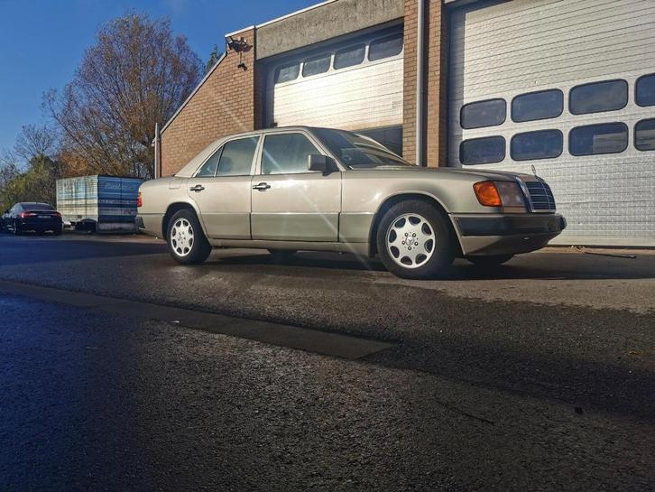Mercedes W124 230E, Auto's, Mercedes-Benz, Particulier, 200-Serie, ABS, Benzine, Berline, 4 deurs, Automaat, Zilver of Grijs, Zwart