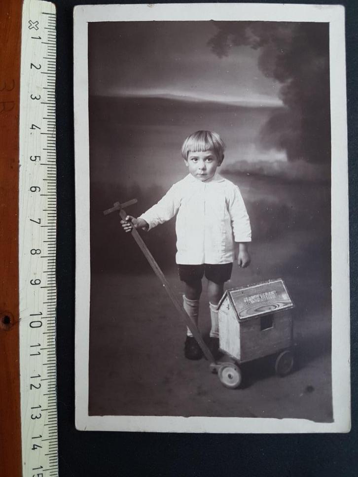 Fotokaart Blankenberge Kind met speelgoed strandcabine, Verzamelen, Postkaarten | België, Ongelopen, West-Vlaanderen, Voor 1920