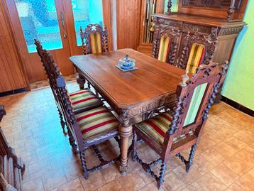 Mechelse tafel met 6 stoelen  beschikbaar voor biedingen