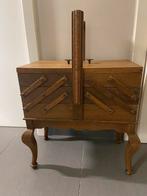 Vintage naaikoffer op poten, Hobby en Vrije tijd, Naaien en Fournituren, Ophalen, Gebruikt