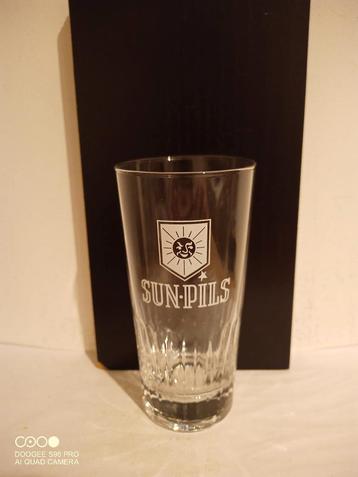 Oud geverfd bierglas Sun Pils  beschikbaar voor biedingen