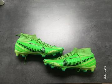 Voetbalschoenen nike beschikbaar voor biedingen