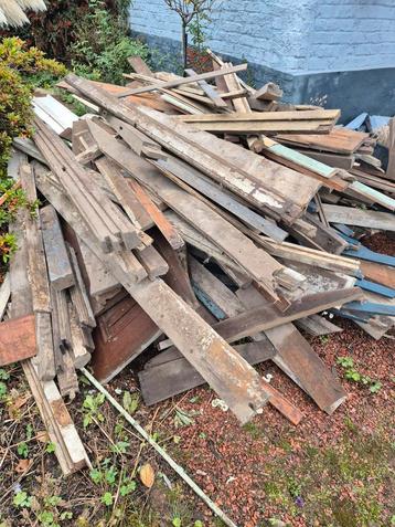 Gratis hout beschikbaar voor biedingen