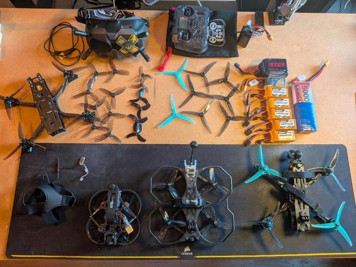 Kit FPV complet — 3 drones + lunettes V2 + radio + Extra, TV, Hi-fi & Vidéo, Drones, Utilisé, Drone professionnel, Qualité supérieure