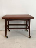 Table d'appoint danoise vintage en placage de teck roulettes, Maison & Meubles, Enlèvement ou Envoi, Utilisé, Bois