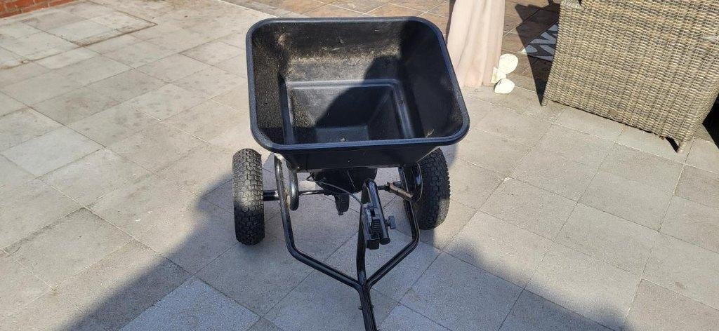 Te koop - VidaXl strooiwagen, Ophalen, Zo goed als nieuw, Overige soorten