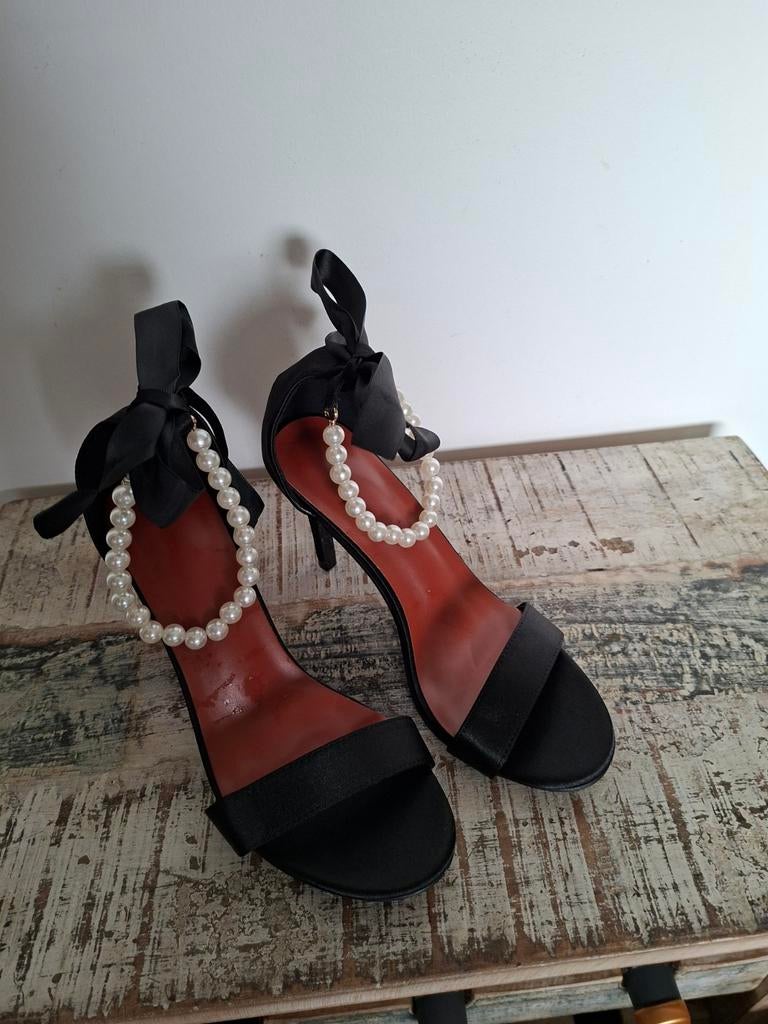 Damesschoen, Enlèvement