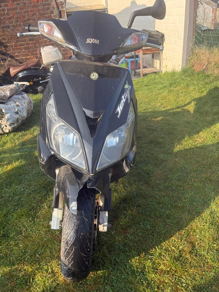 Sym jet x sport pour pièce jai les clef mai papier perdu, Vélos & Vélomoteurs, Enlèvement, Utilisé, Selle