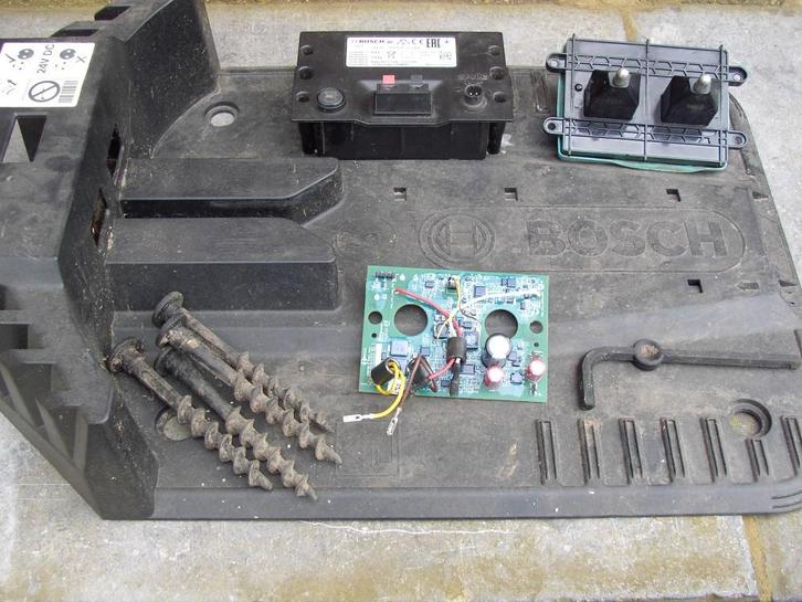 Bosch Indego XS300 robot grasmaaier voor onderdelen, Tuin en Terras, Robotmaaiers, Gebruikt, Ophalen