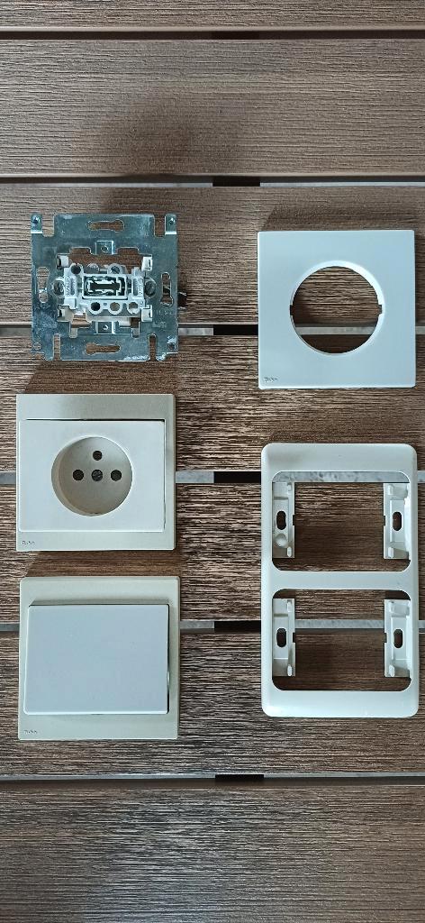 Niko afwerkingsmateriaal, Bricolage & Construction, Électricité & Câbles, Utilisé, Autres types, Enlèvement