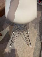 kuipstoel met metalen Eiffel onderstel, Huis en Inrichting, Ophalen, Wit, Zo goed als nieuw, Metaal