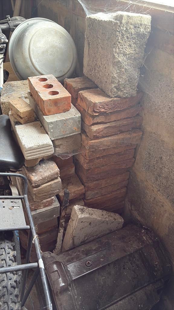 Briques rouges plus ou moins 60, Bricolage & Construction, Tuiles & Revêtements de toit, Enlèvement ou Envoi, Comme neuf