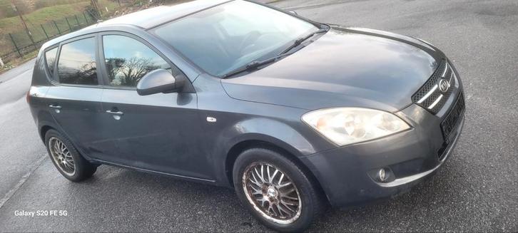 KIA CEE'D 2009+1.6DI+CTOK+DEMANDE D'IMMATRI À 1299EU, Autos, Kia, Entreprise, Achat, (Pro) Cee d, Attache-remorque, Diesel, Berline