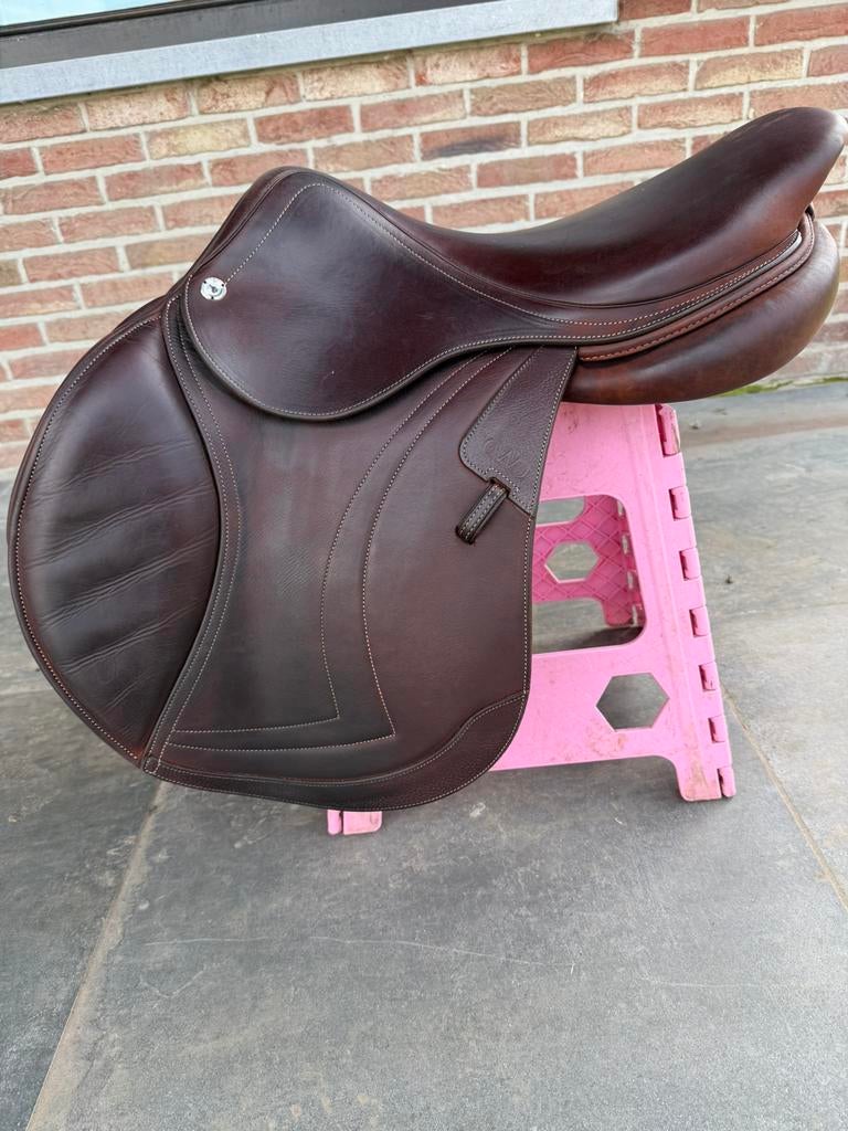 CWD close contact, 17.5 inch, Wide in uitstekende staat, Ophalen, Zo goed als nieuw, Dressuur