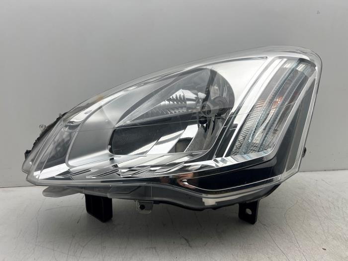 Phare gauche d'un Citroen Berlingo, Autos : Pièces & Accessoires, Éclairage, Citroën, Utilisé, 3 mois de garantie, Enlèvement ou Envoi
