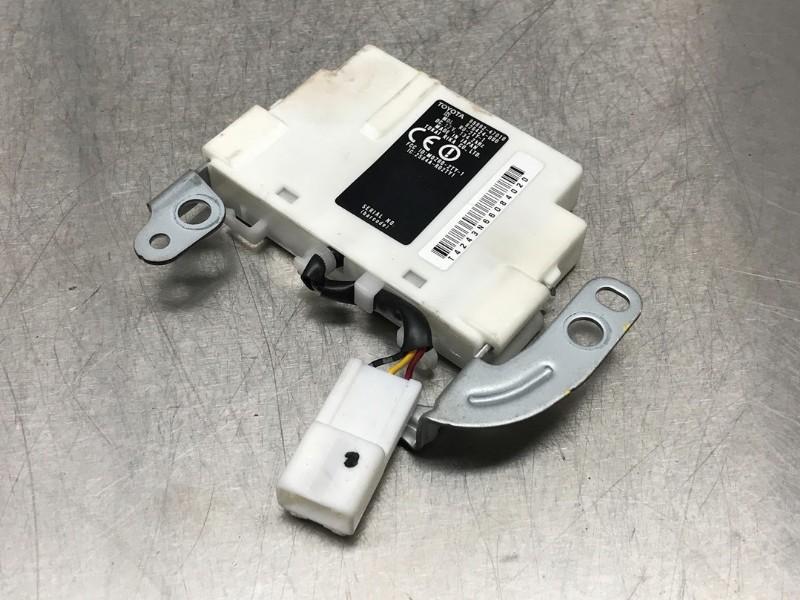 ANTENNE D'ACCÈS SANS CLÉ Toyota Prius (NHW20), Dhr. M. Roggen, Toyota, Stadsweg 37 37
9917 PV  WIRDUM GR., NL, Utilisé