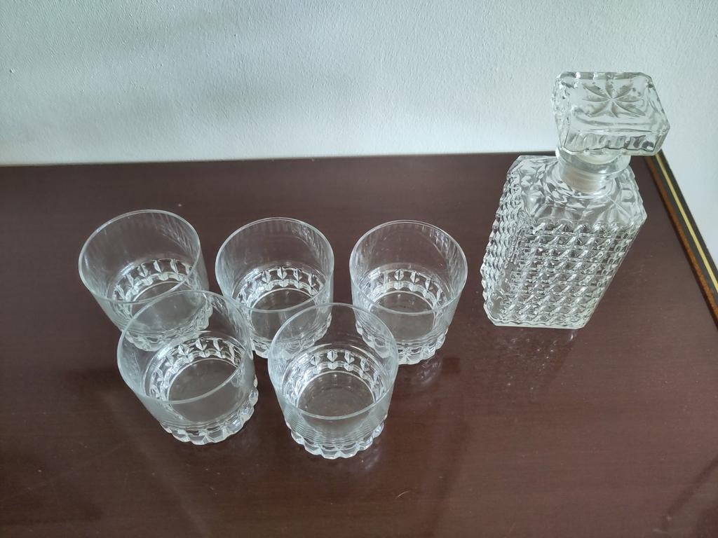 Retro drank fles en glazen, Ophalen