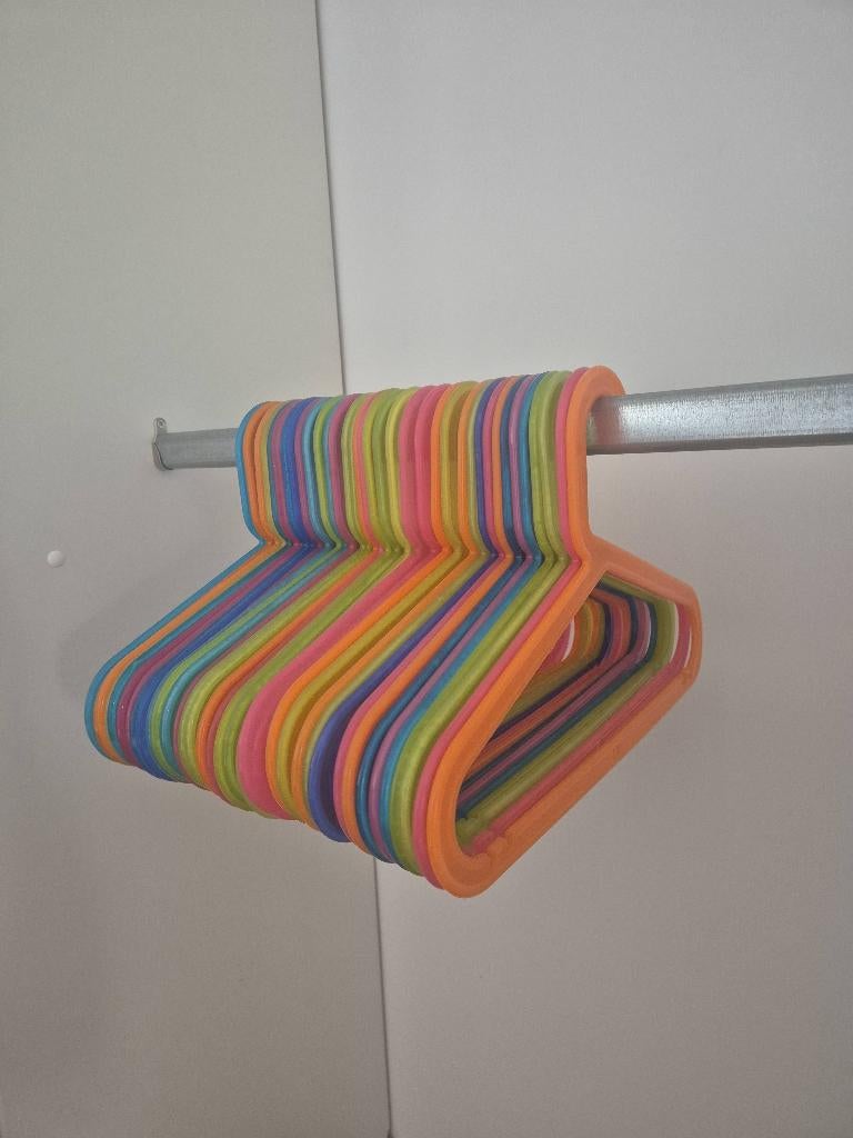 Cintres, Enlèvement, Comme neuf, Plastique, Enfants et Adultes