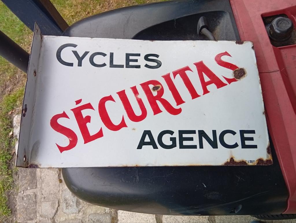 Panneaux d'affichage anciens en bon état d'origine, Enlèvement