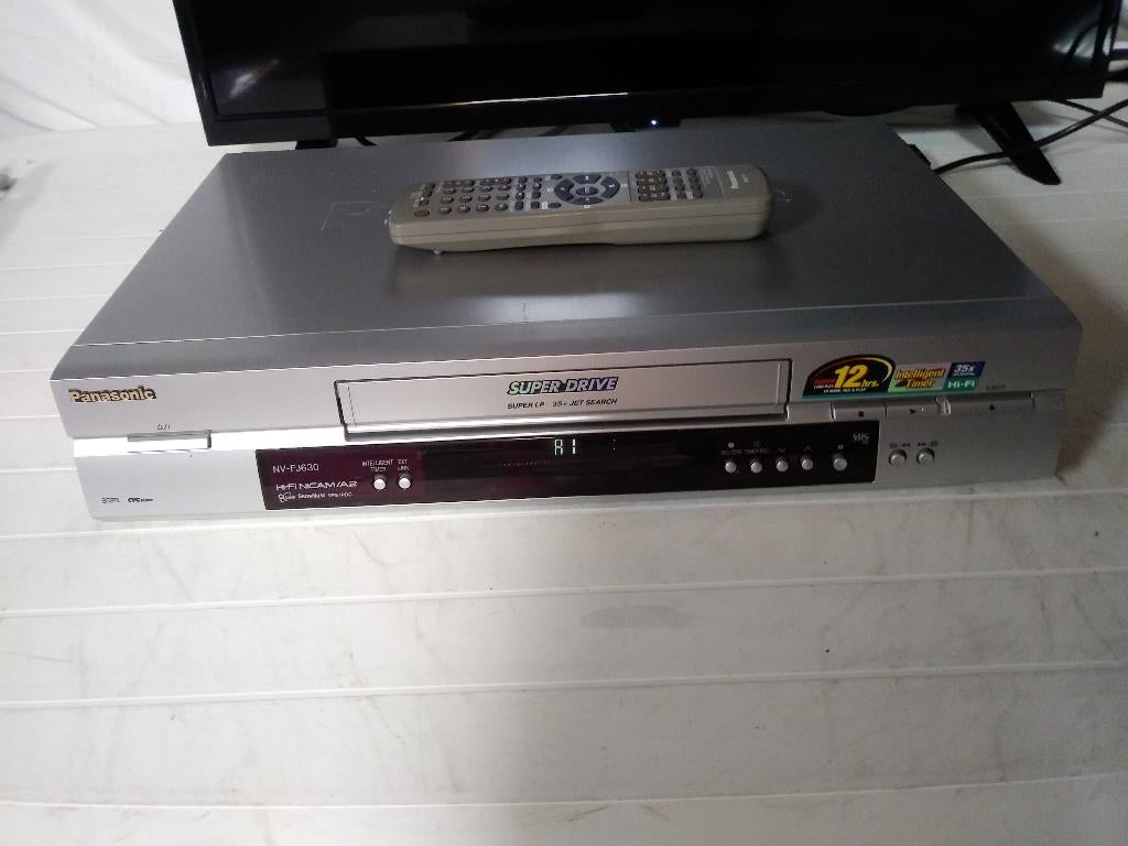 Enregistreur vidéo stéréo HiFi Panasonic NV-FJ630, lit SVHS, TV, Hi-fi & Vidéo, Lecteurs vidéo, Comme neuf, Lecteur ou enregistreur VHS