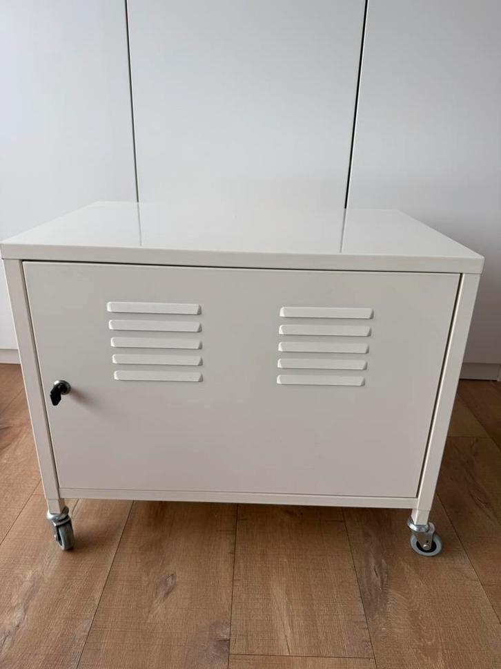 Wit, metalen kast van Ikea, Huis en Inrichting, Kasten | Lockerkasten, Zo goed als nieuw, Ophalen