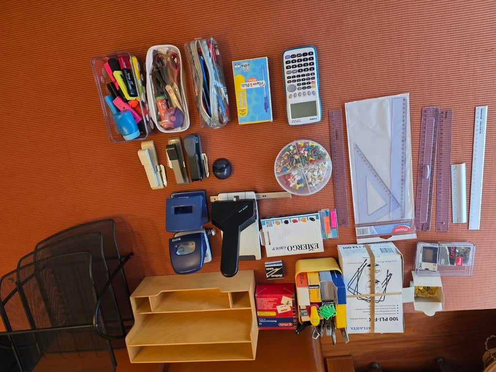 Lot de matériels scolaires neufs ou en parfait état, Enlèvement