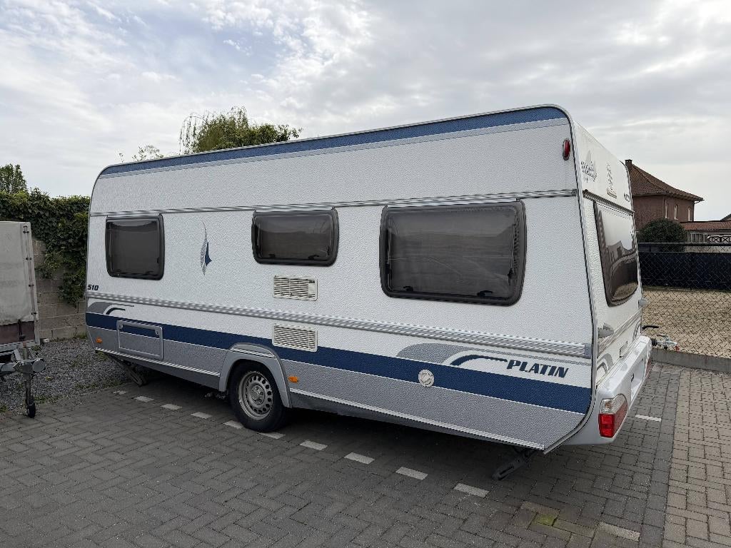Fendt 510A caravan – instapklaar!, Caravanes & Camping, Caravanes, Particulier, jusqu'à 4, 1250 - 1500 kg, Banquette en rond, Fendt