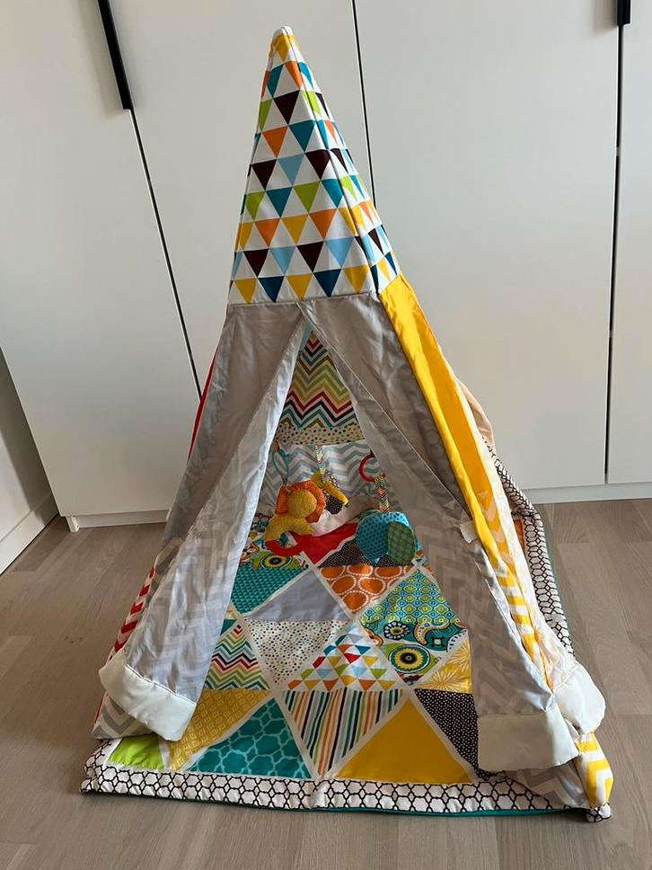 Infantino teepee speeltent / baby gym, Kinderen en Baby's, Speelgoed | Speeltenten, Zo goed als nieuw, Ophalen