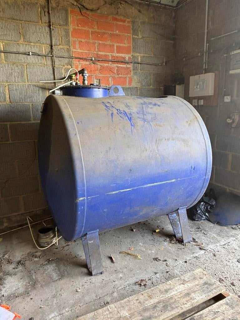 Oude mazouttank (officieel gereinigd) = oud ijzer, Ophalen, Zo goed als nieuw