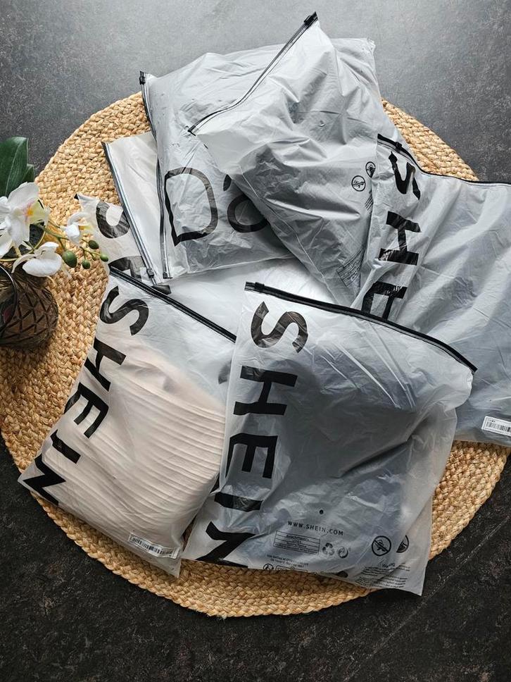 PAKKET NIEUWE kledij - resell mogelijkheden, Kleding | Dames, Dames-kledingpakketten, Nieuw, Ophalen of Verzenden