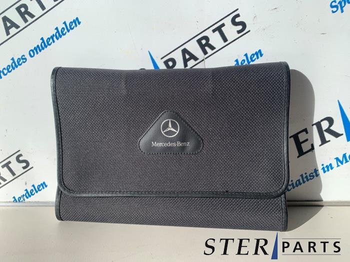 Instructie Boekje van een Mercedes C-Klasse, Gebruikt, -, Ophalen of Verzenden, -