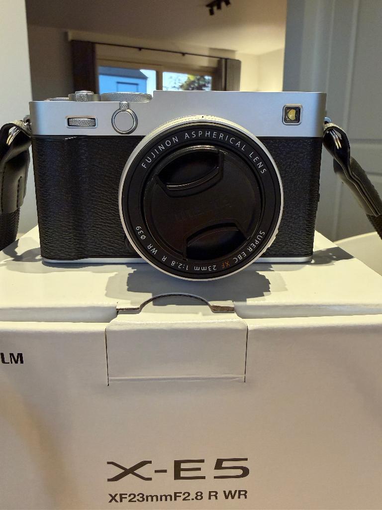 Fujifilm X-E5 met XF 23mm f2.8 R WR - als nieuw (850 shots), Moins de 4 fois, Compact, Comme neuf, Enlèvement