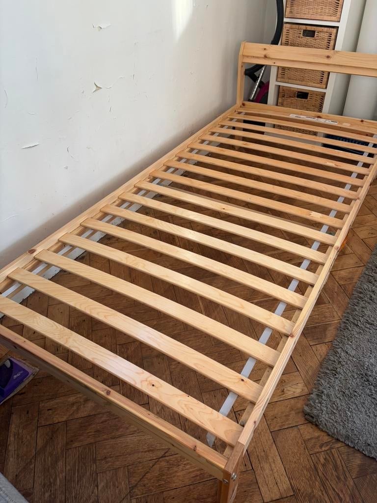 Eenpersoonsbed met matras en lattenbodem, Ophalen, Gebruikt, 90 cm, Eenpersoons